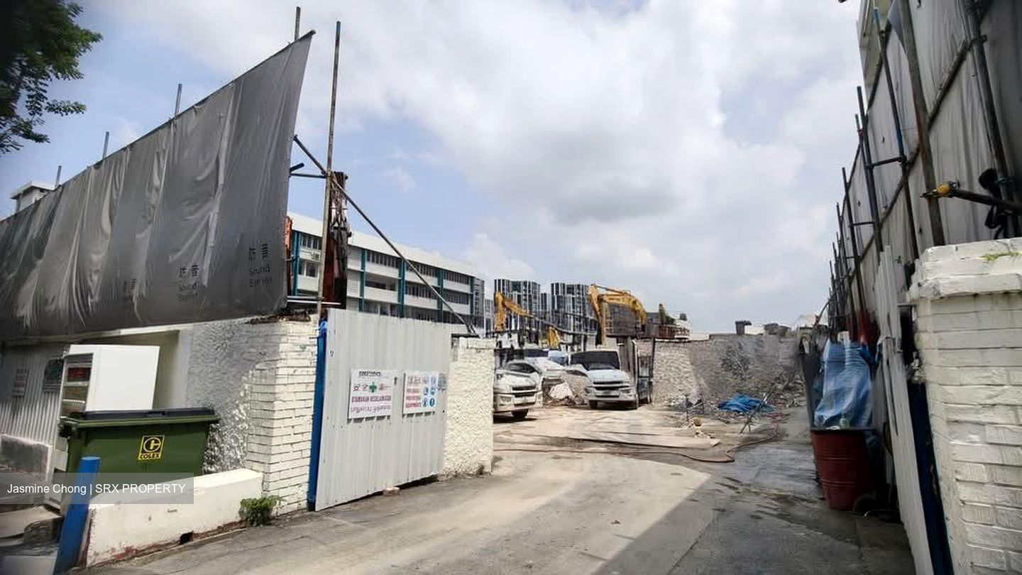 New Industrial Road (D19), Factory #594984761